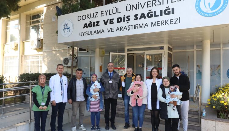 1. Foto_ailelerle(Dr. Öğr. Üyesi Serap Titiz Yurdakal-sağdan üçüncü