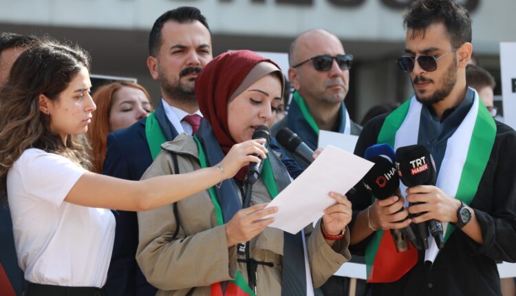 2. basın açıklamasını okuyan Dokuz Eylül Üniversitesi Sağlık Bilimleri Enstitüsü’nde uzmanlık eğitimi alan Dr. Reham Abushar (6)